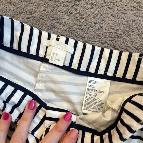 SOLD H&M Navy blue & white striped sailor shorts - Picture 5 of 6